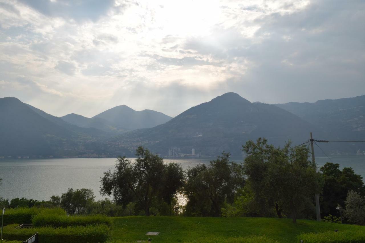 Appartamento Agnesi Monte Isola Exterior photo